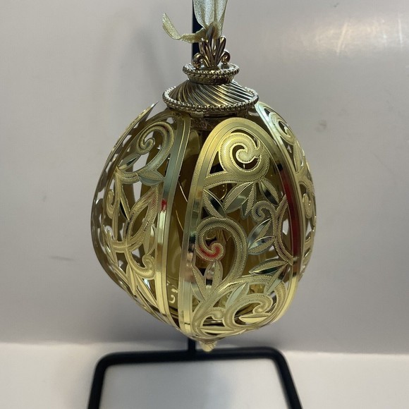 2004 Hidden Wishes Hallmark Ornament Club Exclusive - Picture 2 of 7